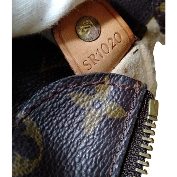 Louis Vuitton LV Shoulder Bag Luco Brown Monogram - Picture 9 of 9